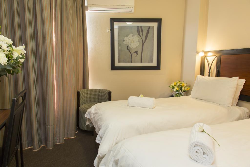 Hotel 224 & Apartments Pretoria-Noord Esterno foto
